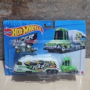 Hot Wheels Super Rig Assortment Set Large Hauler Truck Small Matching Green Car